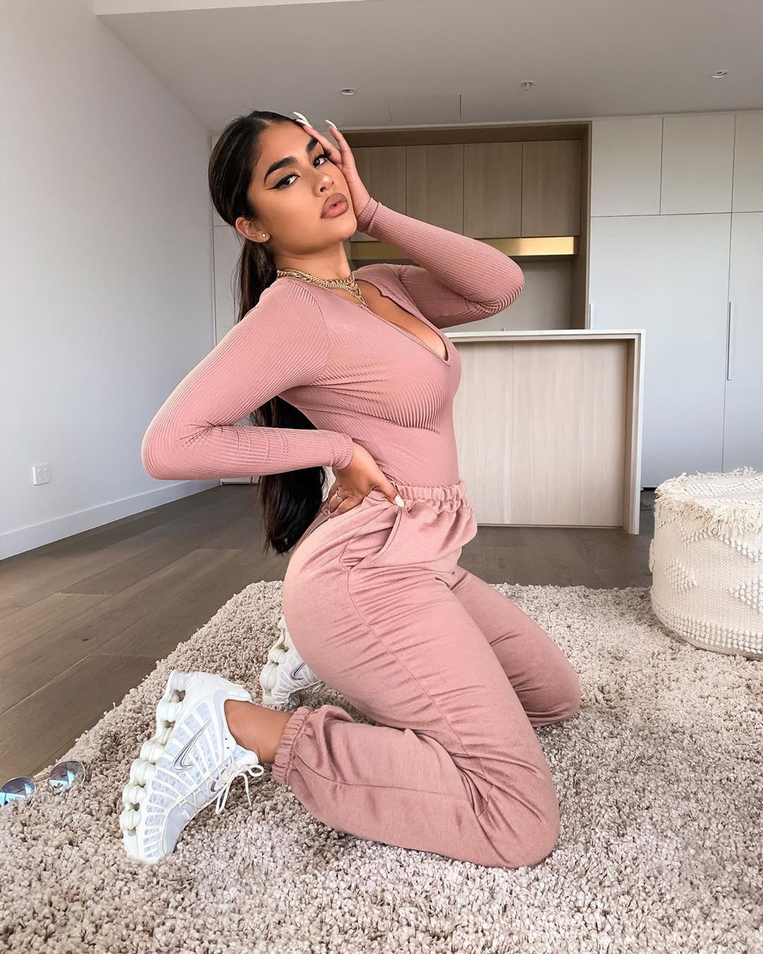 Maria Perez girls photoshoot, thigh pics, legs pic