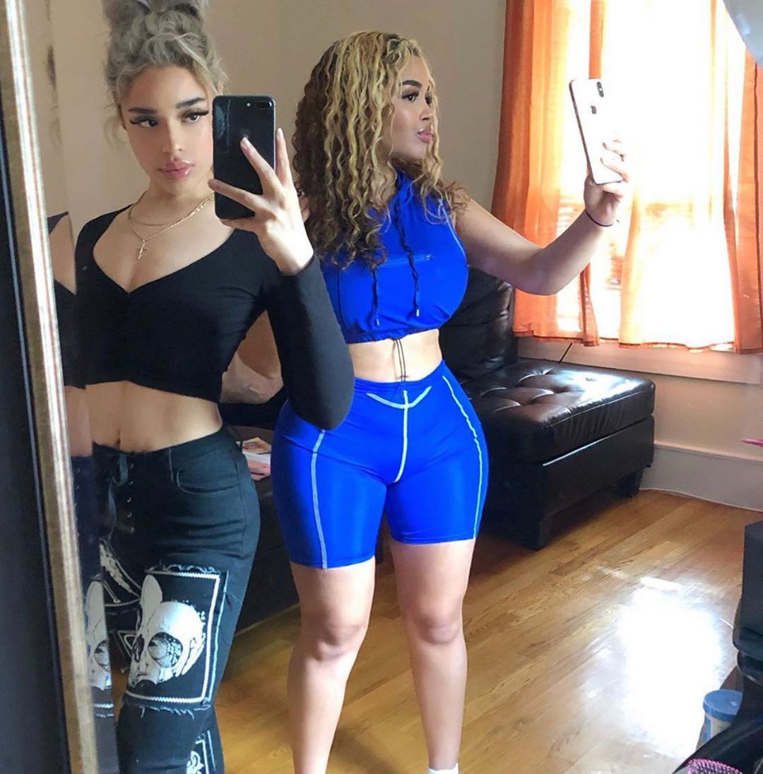 electric blue colour outfit with sportswear, female thighs, legs picture: Electric blue,  Instagram girls,  Electric Blue Sportswear  