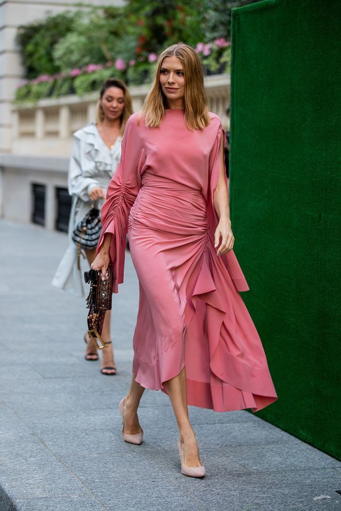 Magenta and pink colour outfit with dress, paris fashion week haute couture, new york fashion week: Fashion photography,  Fashion week,  Haute couture,  Magenta And Pink Outfit,  Paris Fashion Week,  Fashion outfits  