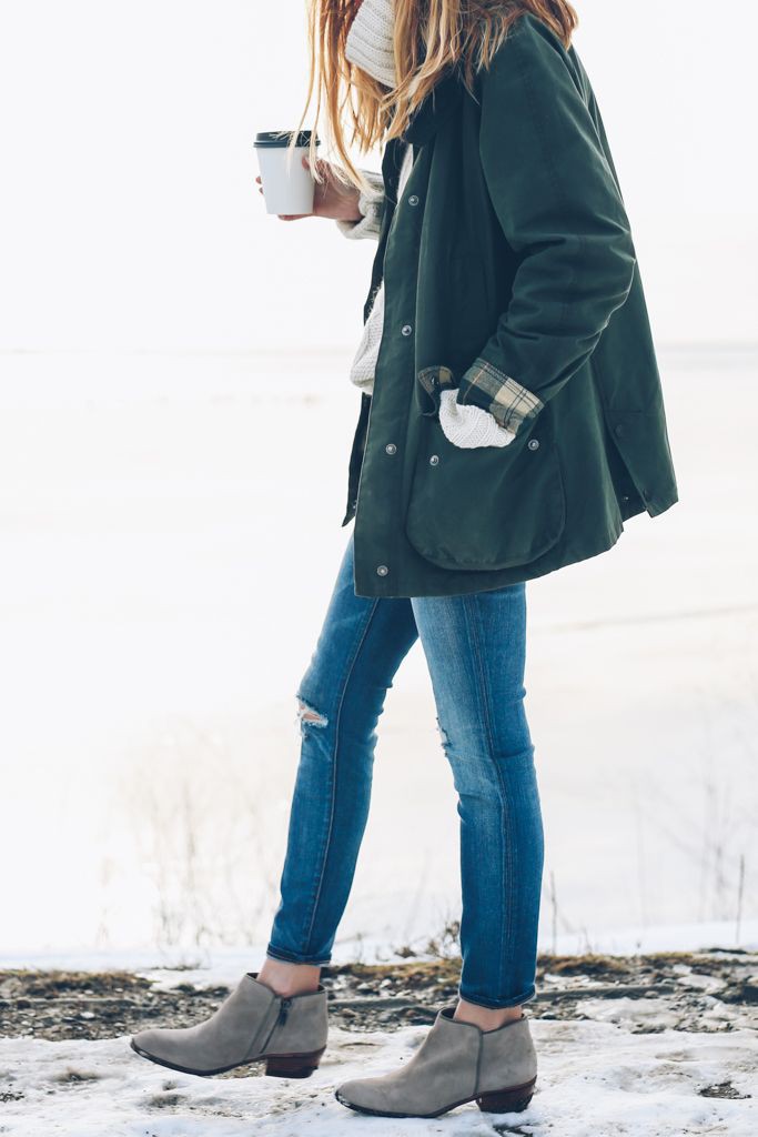 Outfit instagram warm jacket outfits, winter clothing, street fashion: winter outfits,  Street Style,  Jacket Outfits,  Green And Black Outfit  