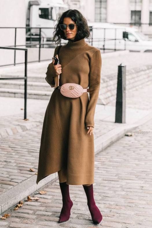 Colour dress sac banane robe, street fashion, trench coat, fanny pack, polo neck: Polo neck,  Trench coat,  Fanny pack,  Street Style,  Beige And Brown Outfit,  Outfit With Boots,  Brown Trench Coat  