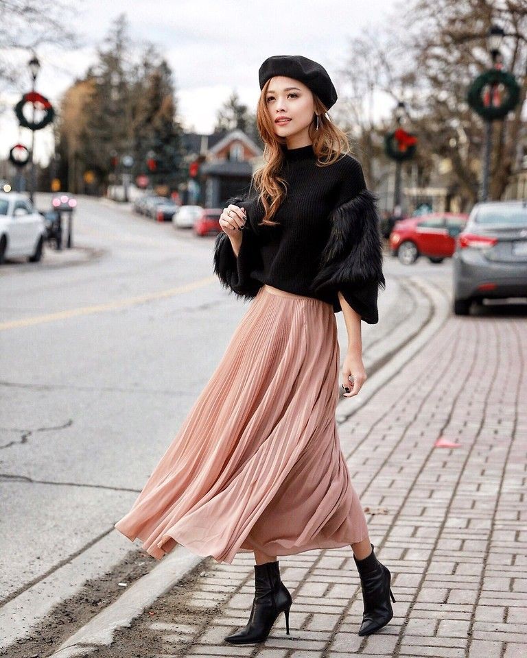 Winter outfits pink skirt, street fashion, casual wear, twirl skirt, long skirt: Long Skirt,  Twirl Skirt,  Street Style,  Brown And Pink Outfit,  Outfits With Beret,  FLARE SKIRT  