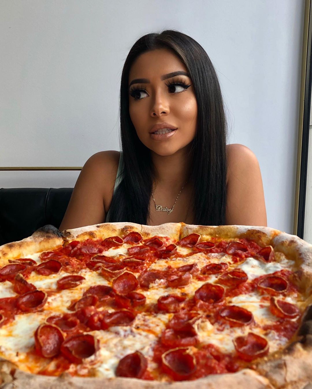 Daisy Marquez, sicilian pizza, tarte flambée, pizza cheese: Daisy Marquez,  Daisy Marquez Instagram  