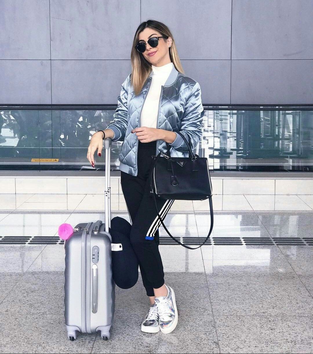Pink clothing ideas with sportswear, leggings, jeans: Street Style,  Pink Outfit,  Airport Outfit Ideas  