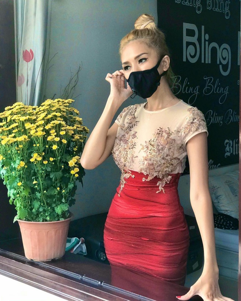 Outfit ideas coronavirus influencers mask, 2019–20 coronavirus pandemic, influencer marketing, fashion design, cocktail dress, surgical mask, social media: Cocktail Dresses,  Fashion photography,  yellow outfit,  Surgical Mask,  Corona Virus Dresses  