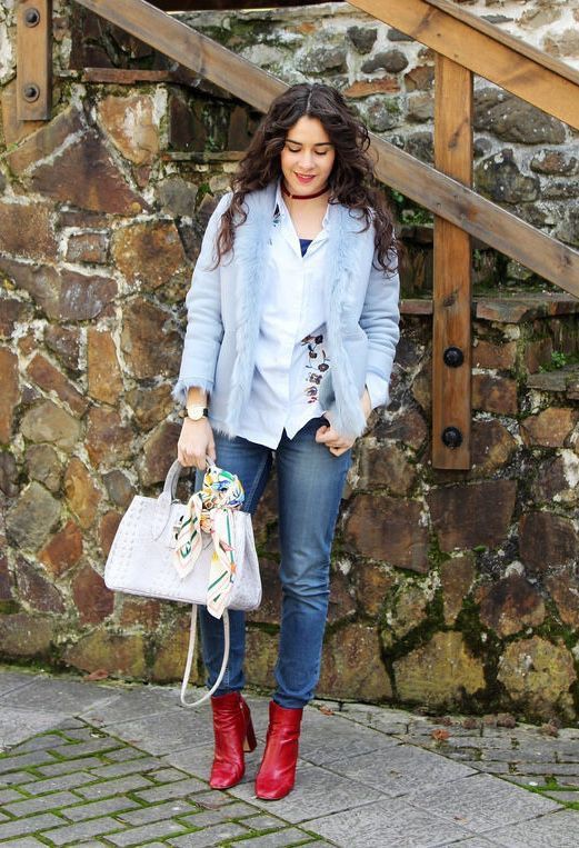 Brown and white dresses ideas with jacket, denim, jeans: Street Style,  Brown And White Outfit,  Outfit With Boots  