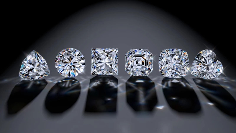 10 Things to Know When Searching for the Perfect Engagement Ring: 