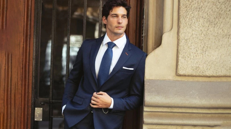 Suit Up with Style: The Ultimate Manual for Men's Wedding Attire: 