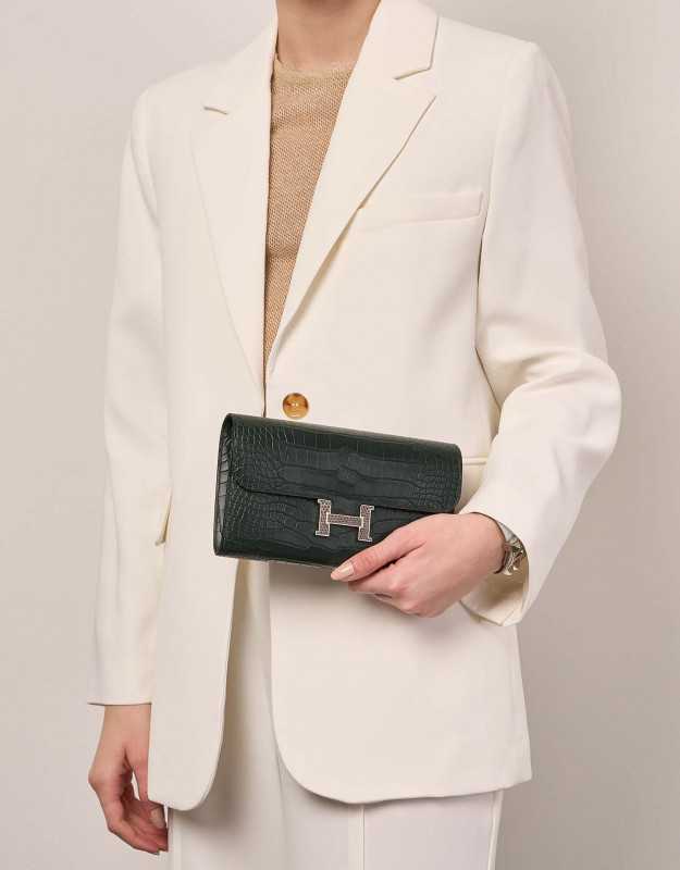 Do you Constance wallet black?: 