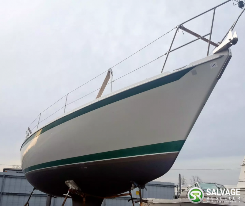 Salvage Reseller: Your Gateway to Clean and Repairable Salvage Boats for Sale!