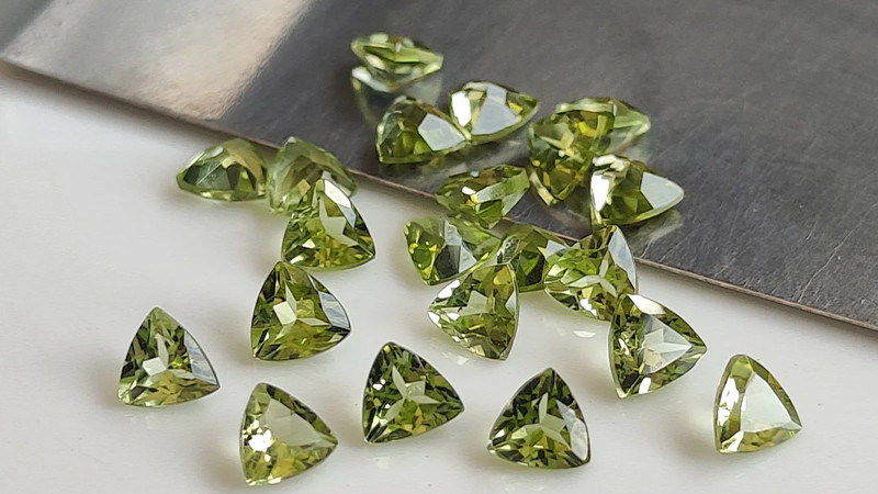 Tips to Buy the Perfect Peridot Gemstone: 