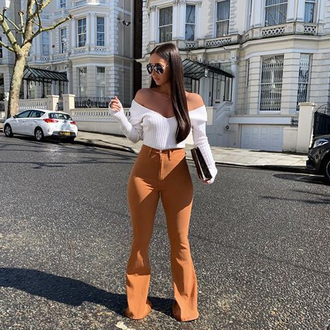 Colour combination with white top and flare jeans outfits: 