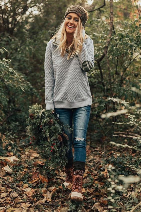 Women's Dark Blue And Navy Casual Denim Trouser, Grey Casual Cotton Sweater, Beige Casual Boot - Look Montaña Mujer: 