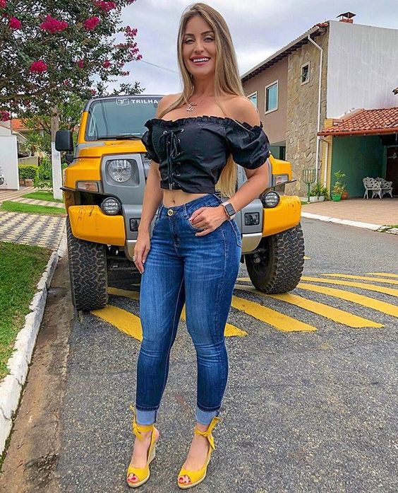 Women's Dark Blue And Navy Denim Short, Yellow Casual Sandal, Car: 