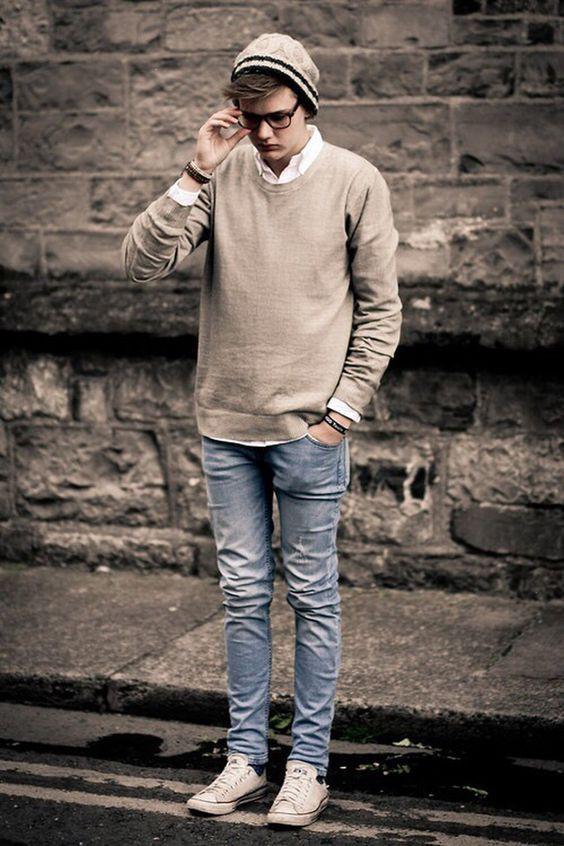 Beige Sweater, Nerd Clothing Ideas With Light Blue Jeans, Grey Converse Outfit Men: 