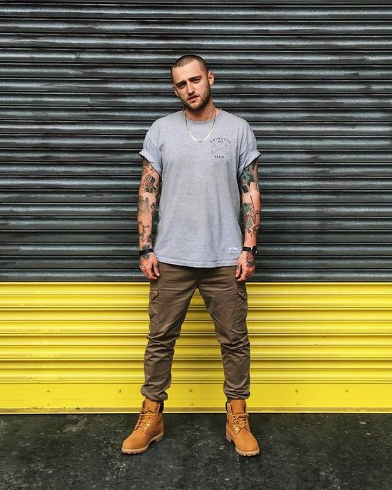Grey T-shirt, Timberland Boot Outfits With Brown Leather Trouser, Timberland Outfit Hombre: 