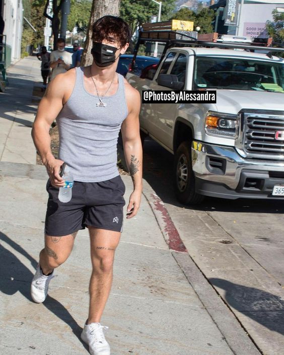 Grey Tank Top, Gym Fashion Ideas With Grey Casual Short, Gym Outfit Men Ideas: 