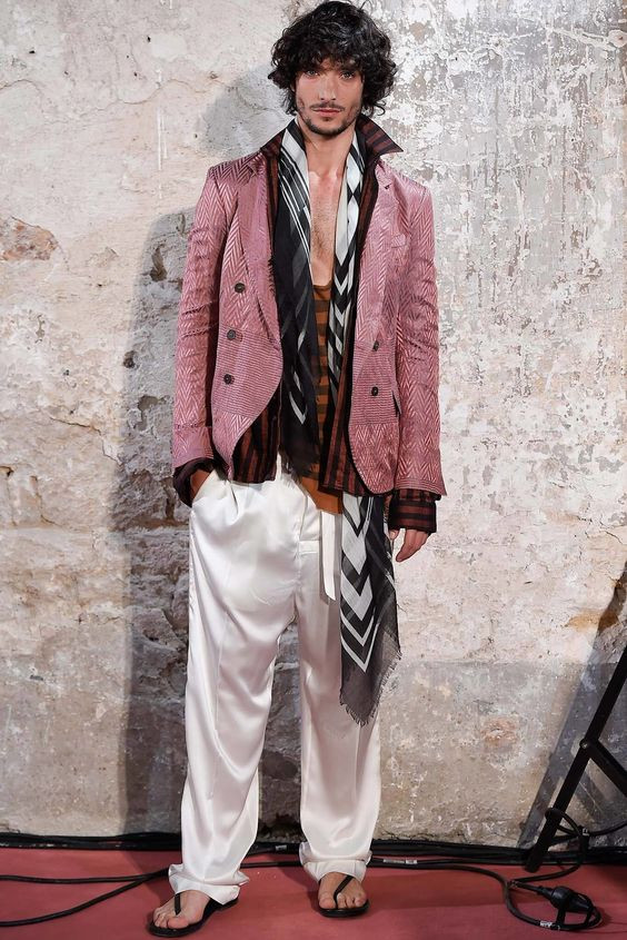Scarf Fashion Ideas With White Casual Trouser, Fashion: 